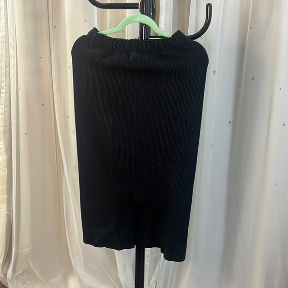 Black Pencil Skirt - Picture 1 of 2